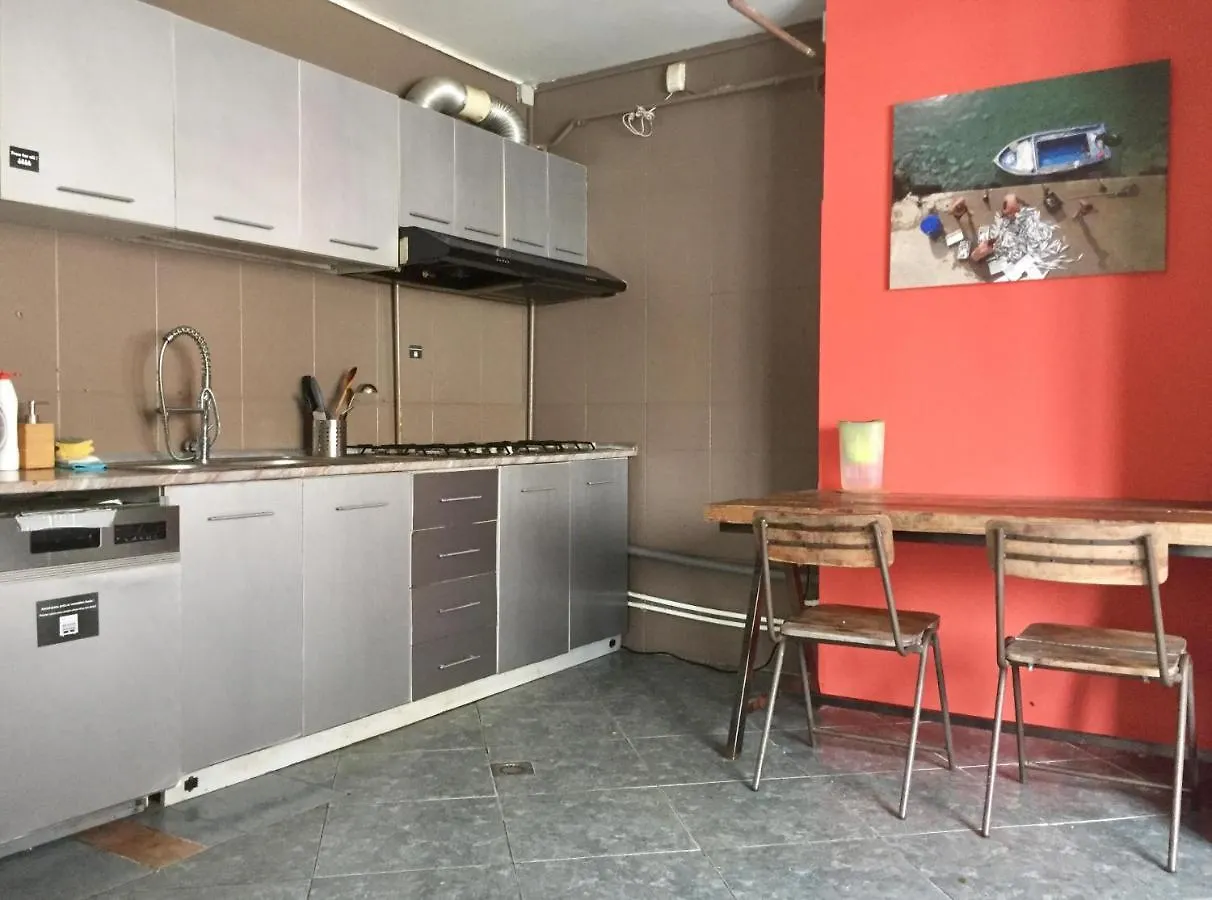 Vine 21 Co-Living Hotel Bucharest 0*,  Romania